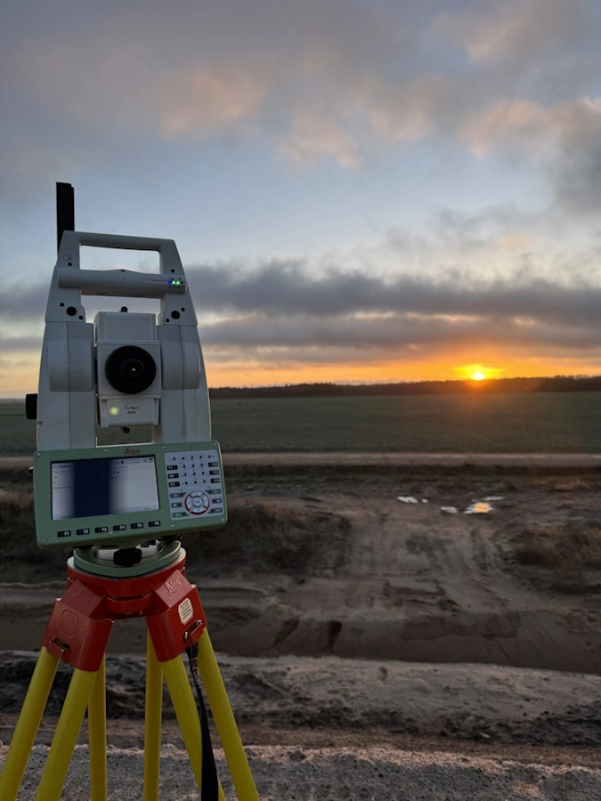 sankasos įrengimo monitoringas, Leica TS16 "P2" R500 Robotic Total Station