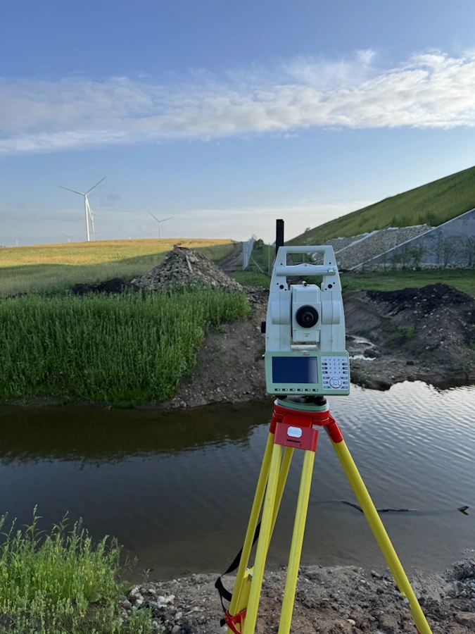 sankasos įrengimo monitoringas, grunto svyravimų stebėsena, Leica TS16 P2 R500 Robotic Total Station