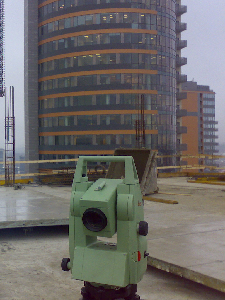 leica tacheometras R500