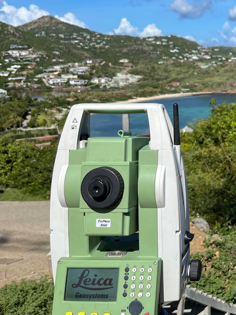 Geodeziniai matavimai atliekami statybos aikštelėje Leica TS05 tacheometru objektas Karibuose